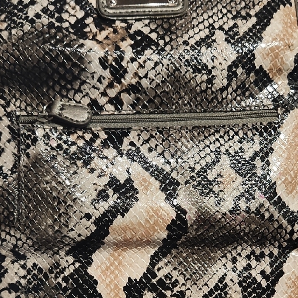Nine West Snakeskin Pattern Flap Over Clutch and Wallet Set CLEARANCE - Picture 15 of 16